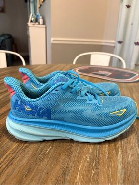 Hoka Clifton 9